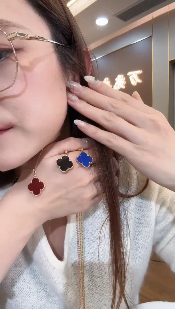 18K金镶嵌吊坠玛瑙/玉髓不含链子   多样性发其一