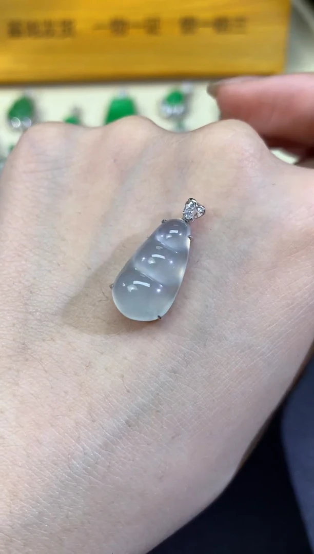 【闪购商品】翡翠吊坠(不含链)18K金镶嵌47