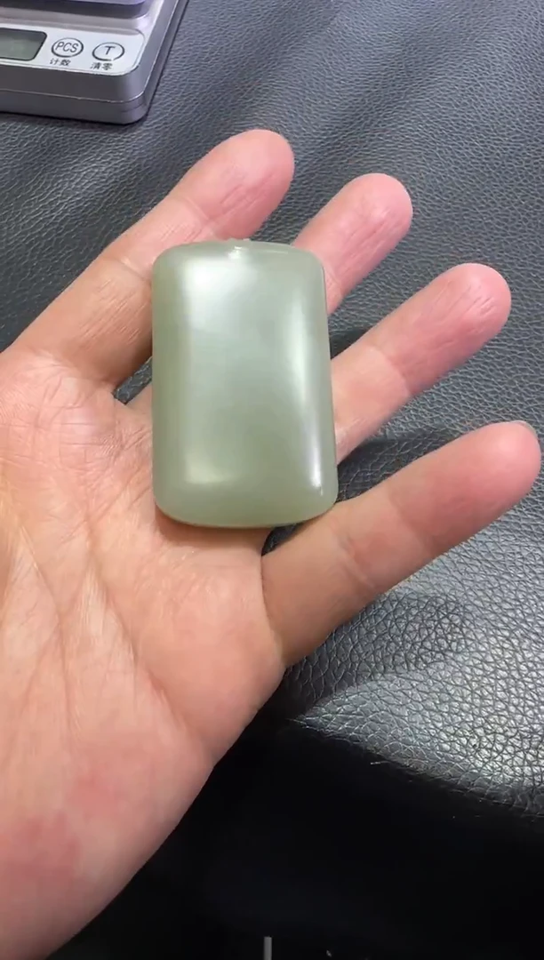 吊坠(赠链)未镶嵌和田玉近矿高清白牌子 （产地直发）