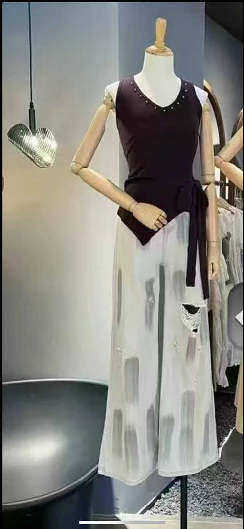 喷漆碰撞 破洞牛仔