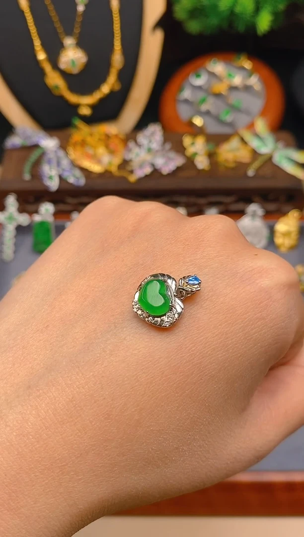 【闪购商品】翡翠吊坠(不含链)银S925镶嵌爱心吊坠