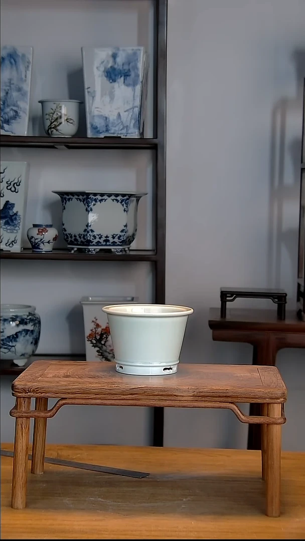 素****”景德镇陶瓷手工花盆