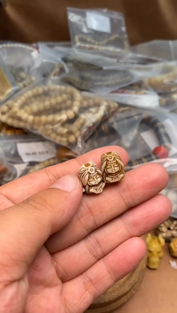 其他牛骨杂件380-扎基拉姆2个-有棕裂