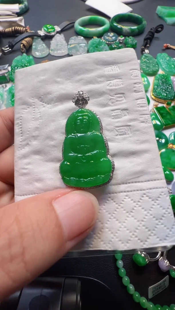 翡翠18K金镶嵌吊坠(不含链)⭐****荣18800
