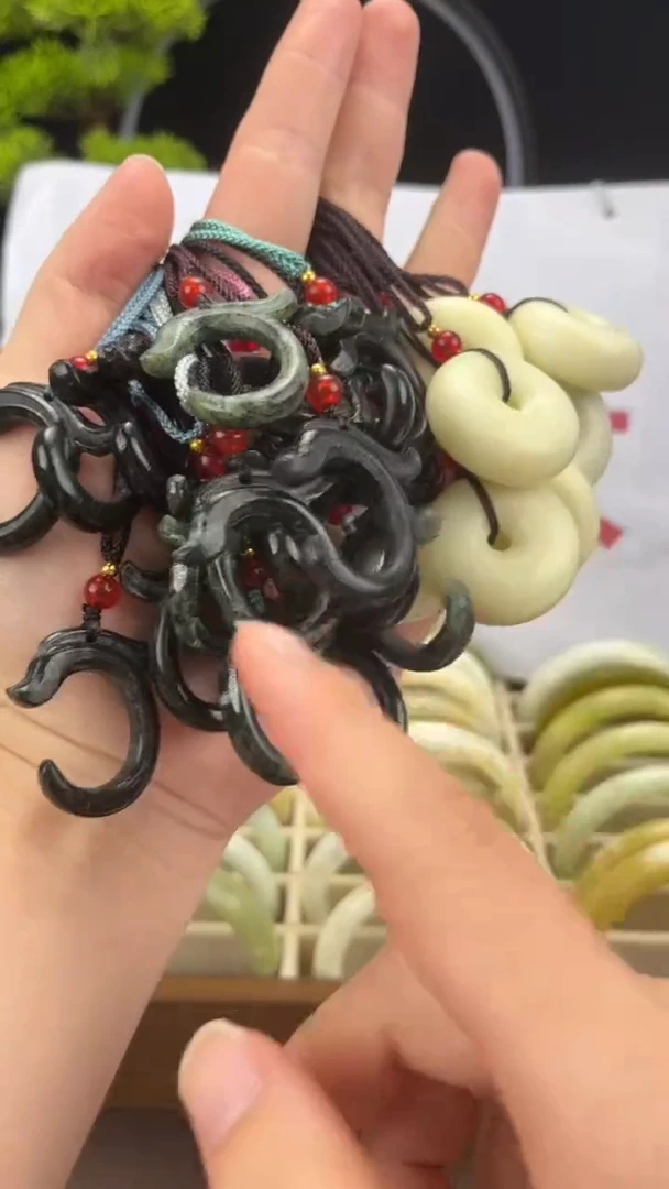 岫玉未镶嵌吊坠(赠链)岫玉玉龙