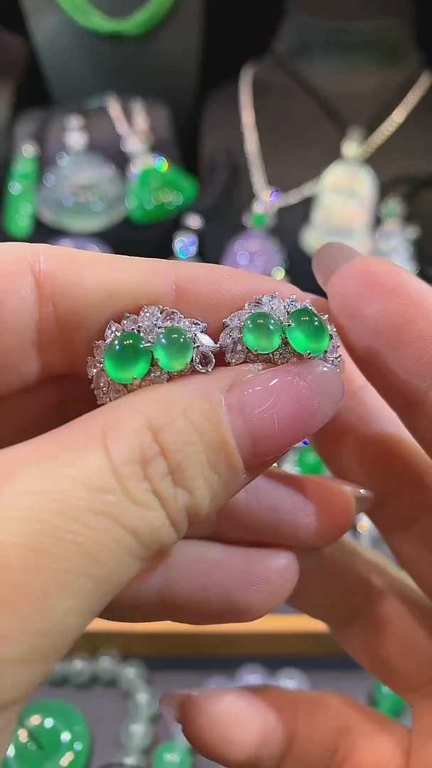 18K金镶嵌翡翠耳饰耳饰