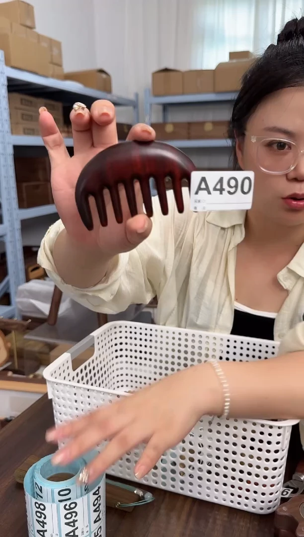 木490号紫檀五指梳子