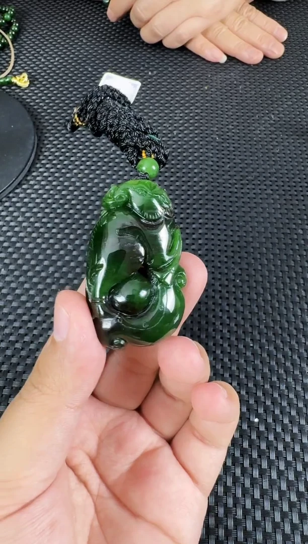 【闪购商品】和田玉（碧玉）吊坠未镶嵌俄七红皮老料