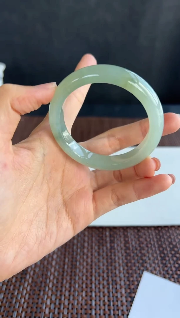 翡翠手镯未镶嵌54号53.3*10.8*8.1