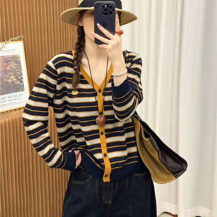 MEIZHENZI【超细绵羊毛】南瓜刺绣条纹针织开衫女V领上衣(带披肩)