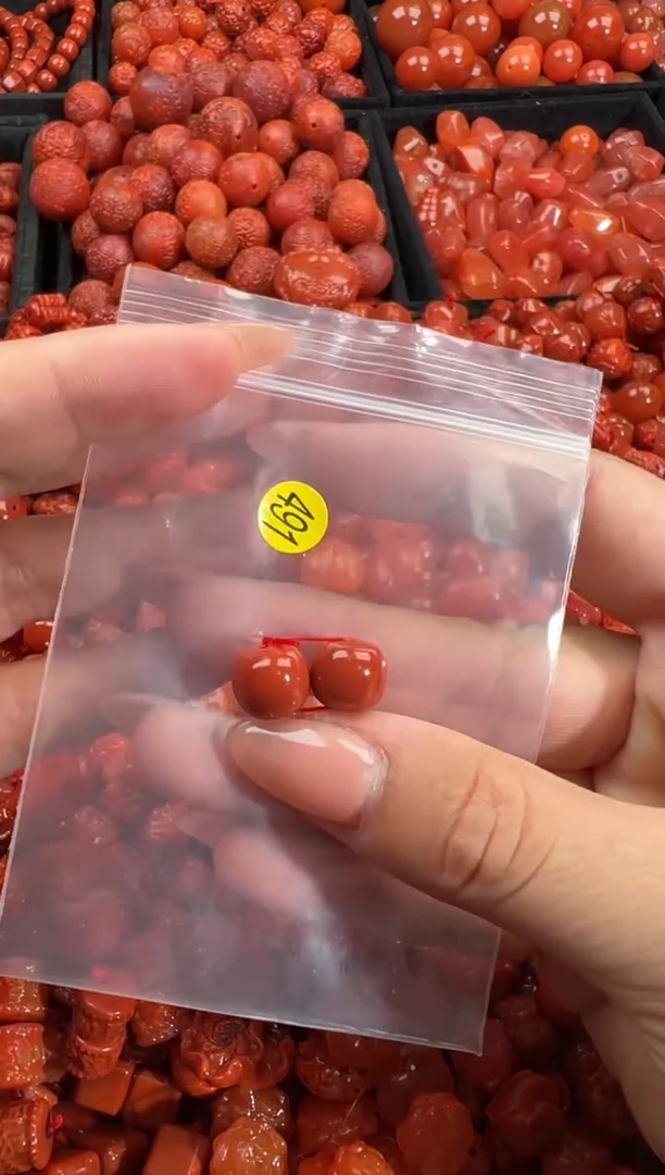南红玛瑙未镶嵌颈饰1