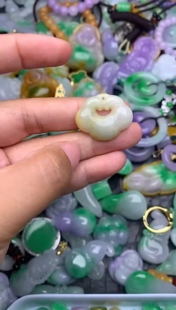 颈饰未镶嵌翡翠缅甸翡翠吊坠