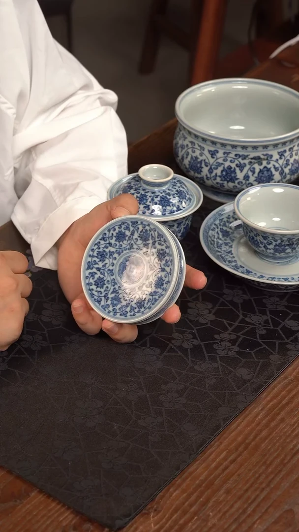 宣之堂青花缠枝莲盖置