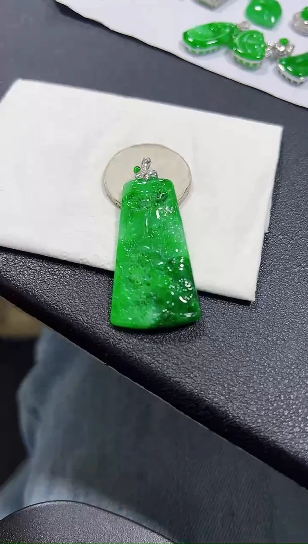 吊坠(不含链)18K金镶嵌翡翠2880