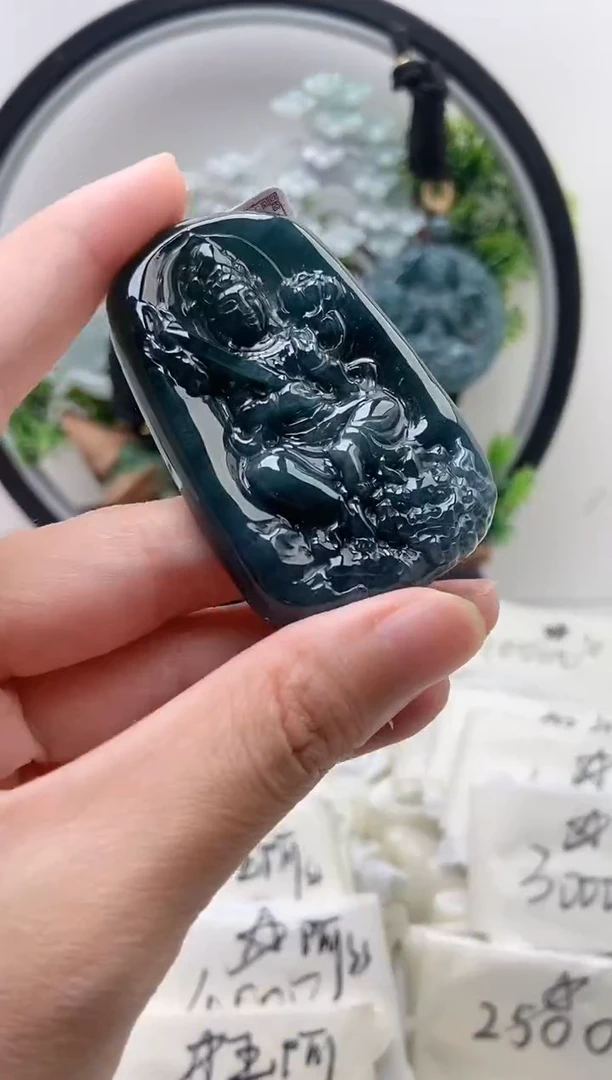 翡翠未镶嵌颈饰文殊