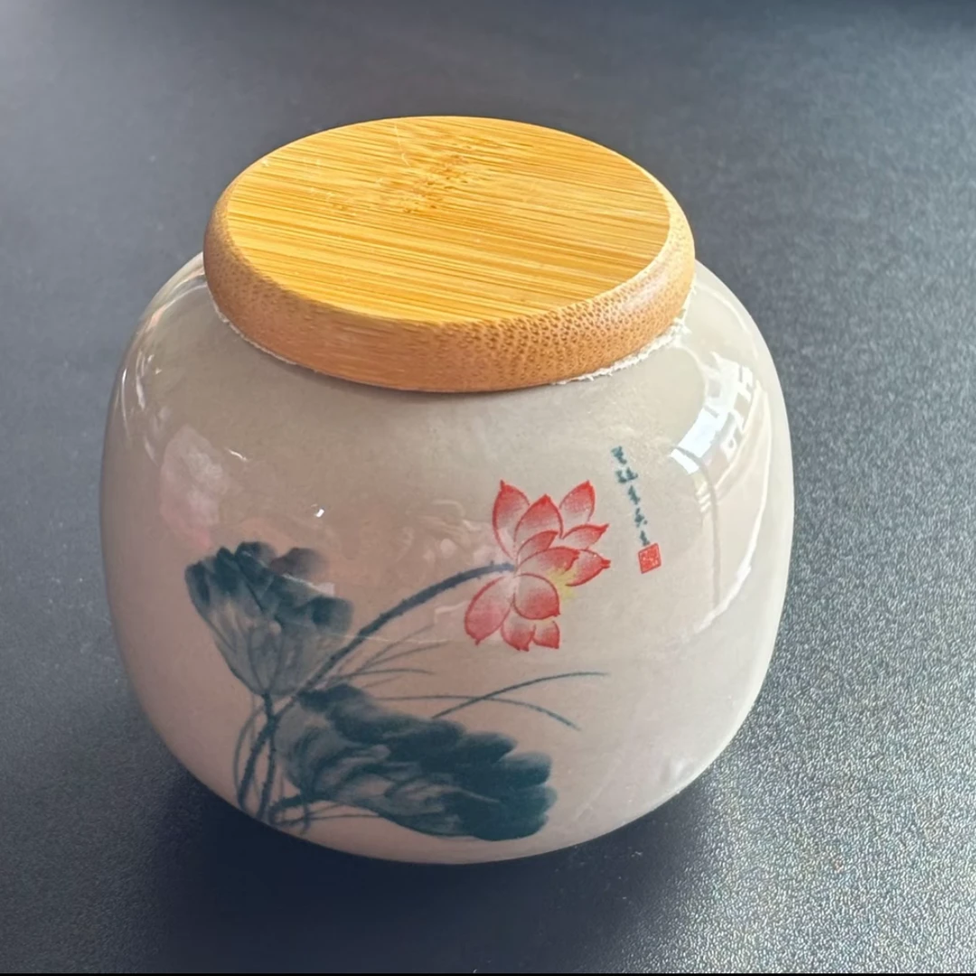 a36-荷花小号茶叶罐