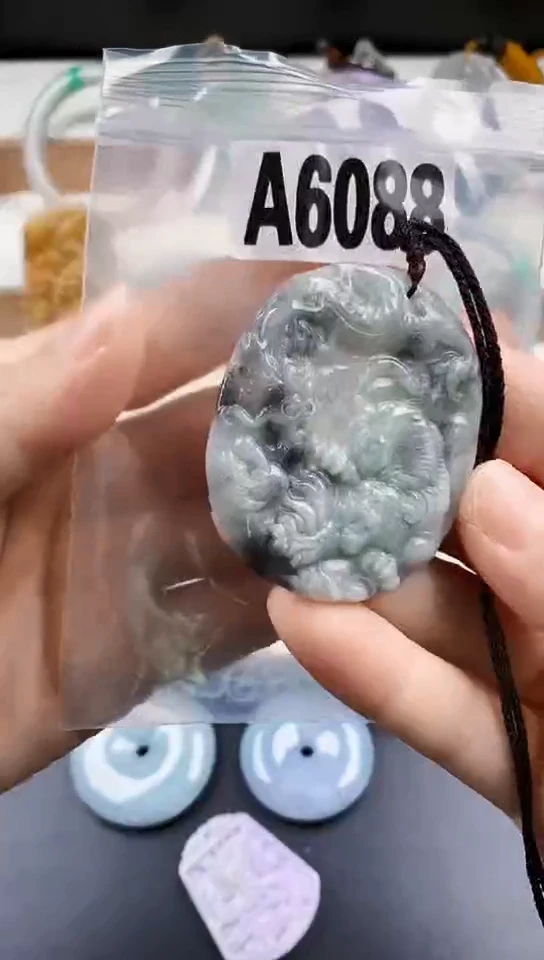 颈饰未镶嵌翡翠天然翡翠吊坠挂件