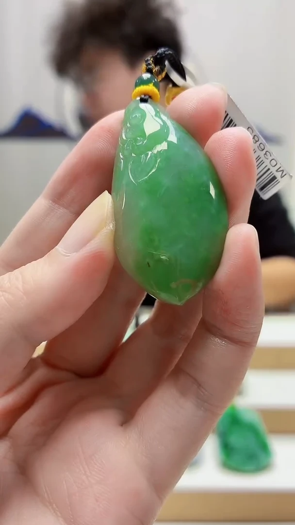 未镶嵌定制翡翠4688zm-毛货挂件77瓜