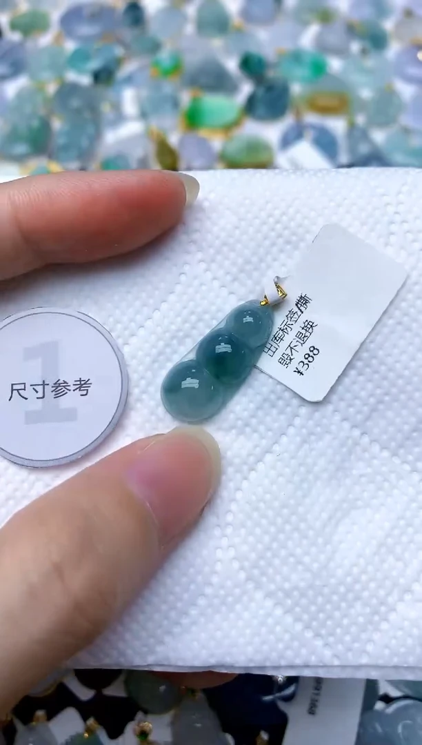 颈饰18K金镶嵌翡翠天然A货翡翠