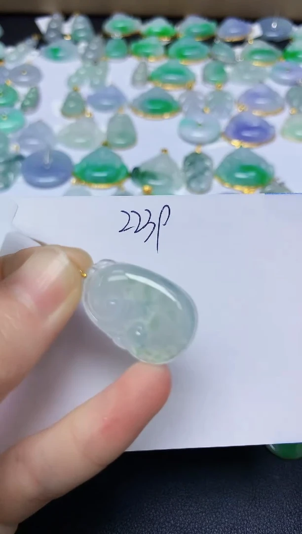 翡翠18K金镶嵌颈饰 天然缅甸翡翠A货