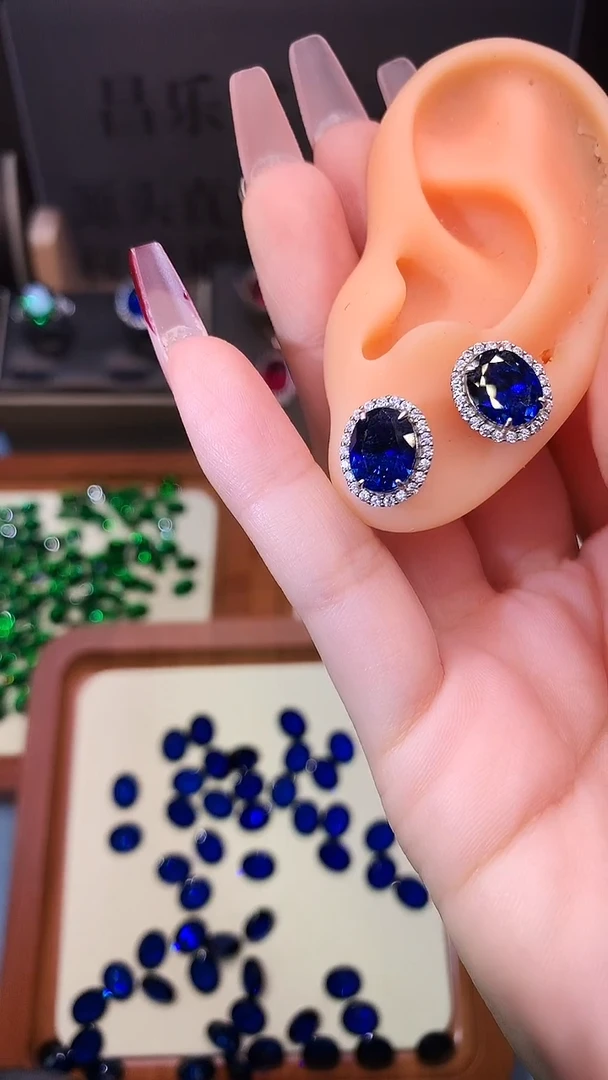 耳饰蓝宝石银S925镶嵌........