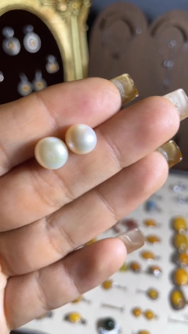 裸石蜜蜡未镶嵌索南措姆耳钉中