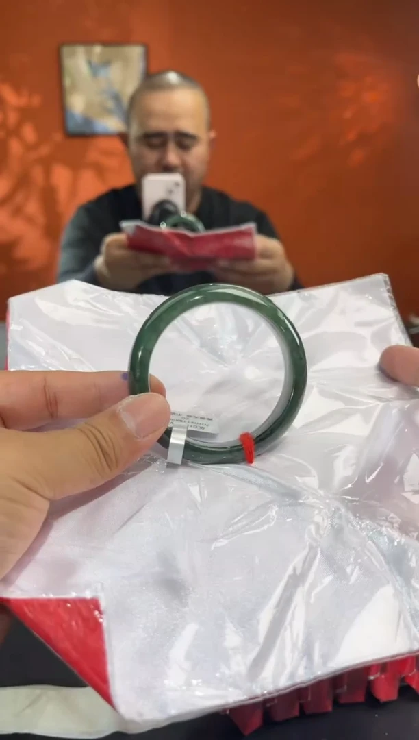 未镶嵌手镯翡翠3