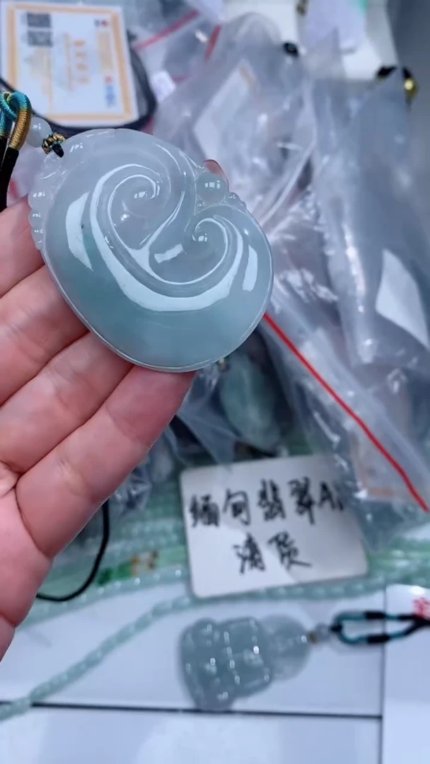 颈饰未镶嵌翡翠吊坠