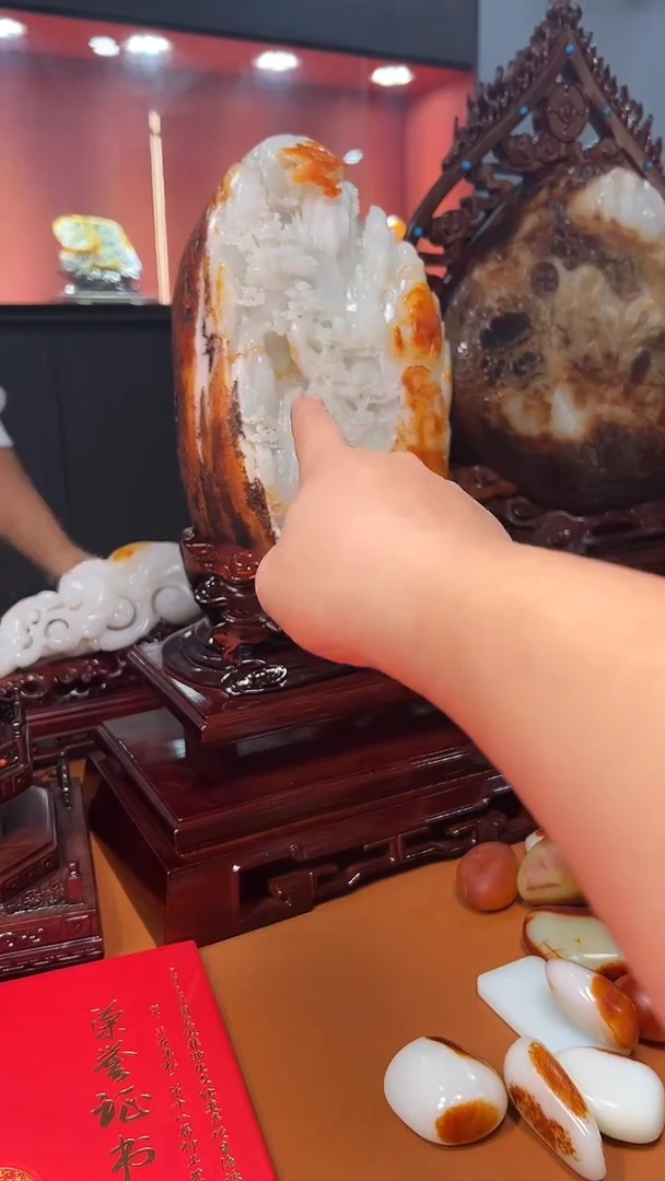 未镶嵌和田玉把件刘***。和田玉