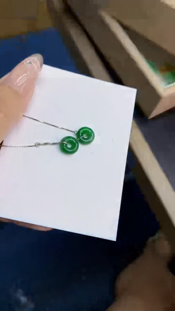 翡翠未镶嵌颈饰1