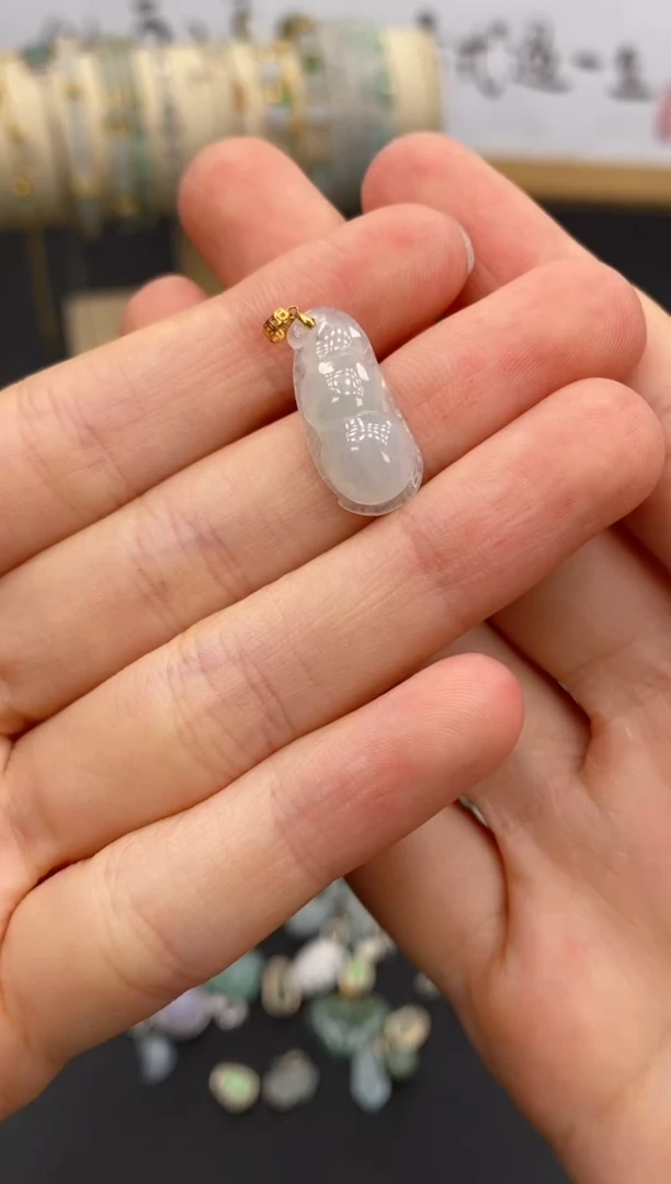 翡翠未镶嵌颈饰哥哥