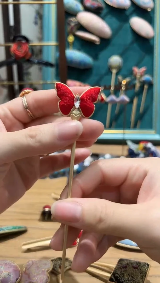 【闪购商品】【一物一拍专车】织金正绢红蝴蝶发簪