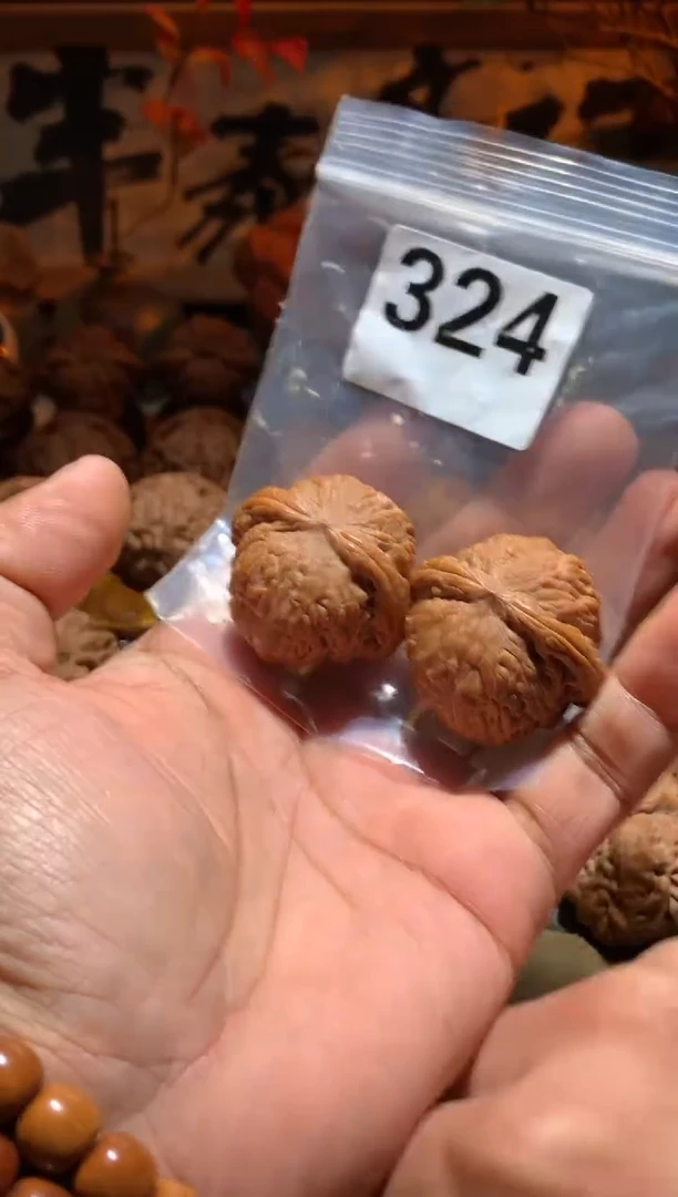 把件桃核在***?324龙顶山狮子头 39尺寸左右打底盘玩不支持退换