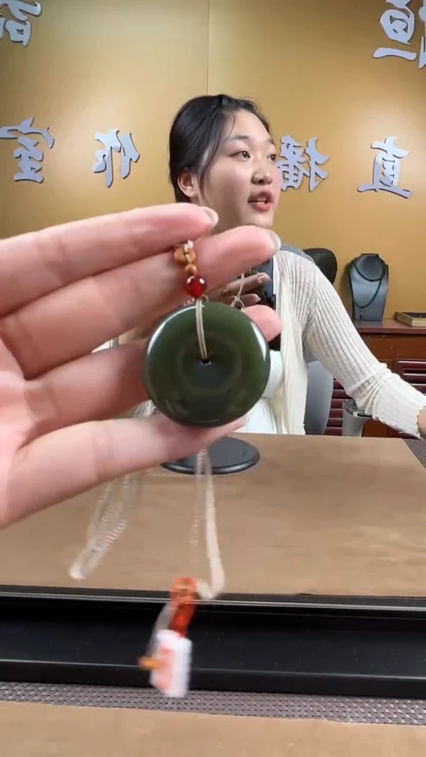 颈饰未镶嵌和田玉挂件