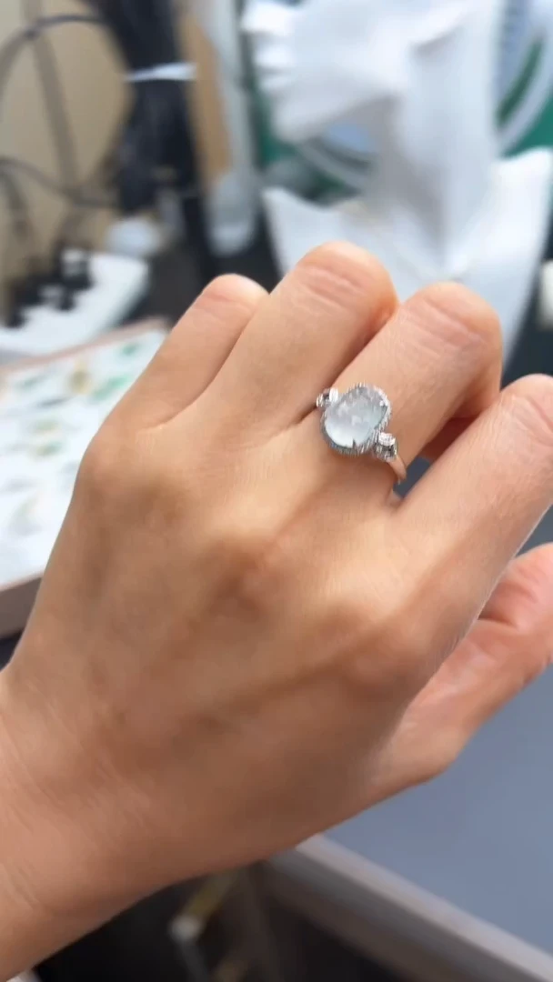 颈饰18K金镶嵌翡翠天然翡翠A货