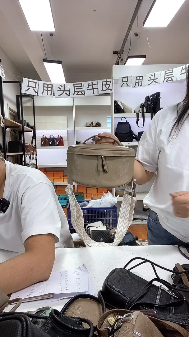 头层牛皮手提马鞍包卡其