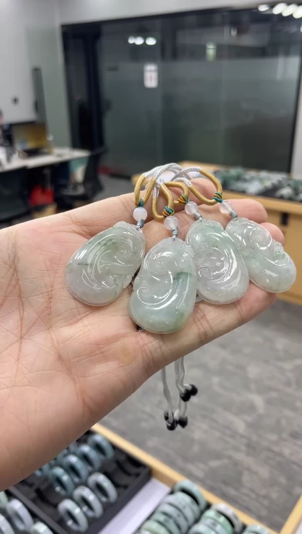 吊坠(不含链)未镶嵌翡翠飘花如意/多样性发其一