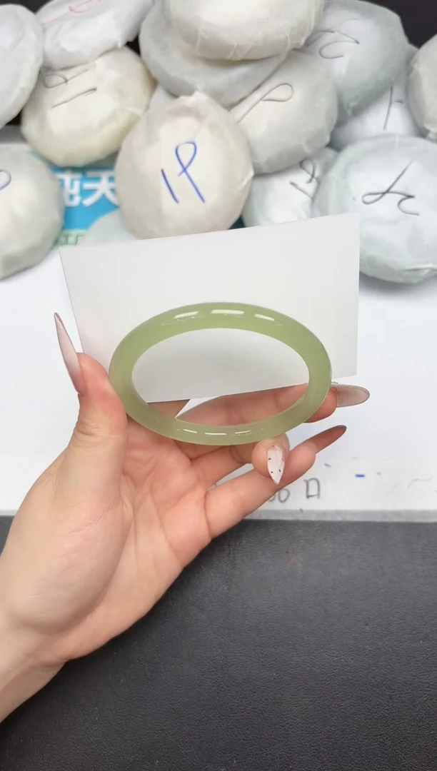 未镶嵌手镯石英质玉A200/56.6