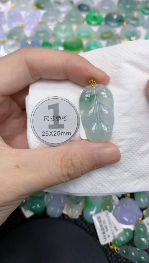 颈饰18K金镶嵌翡翠111111111