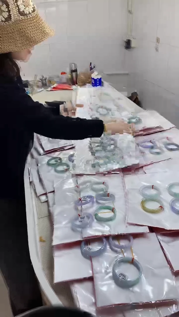未镶嵌手镯翡翠?****?1