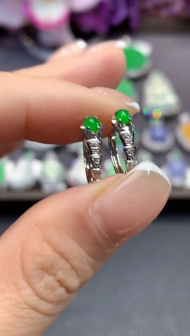 18K金镶嵌翡翠耳饰a41一对