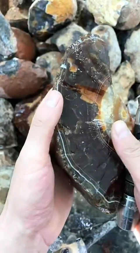 定制玛瑙小**凉原石302112