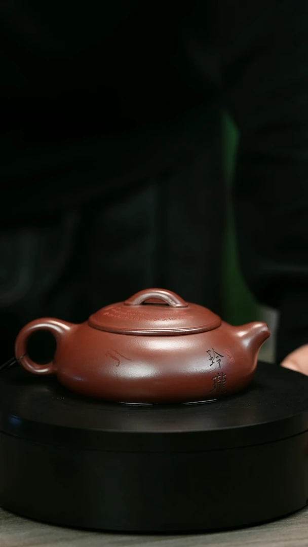 茶壶紫砂午*H2357李传荣刻绘乳瓢