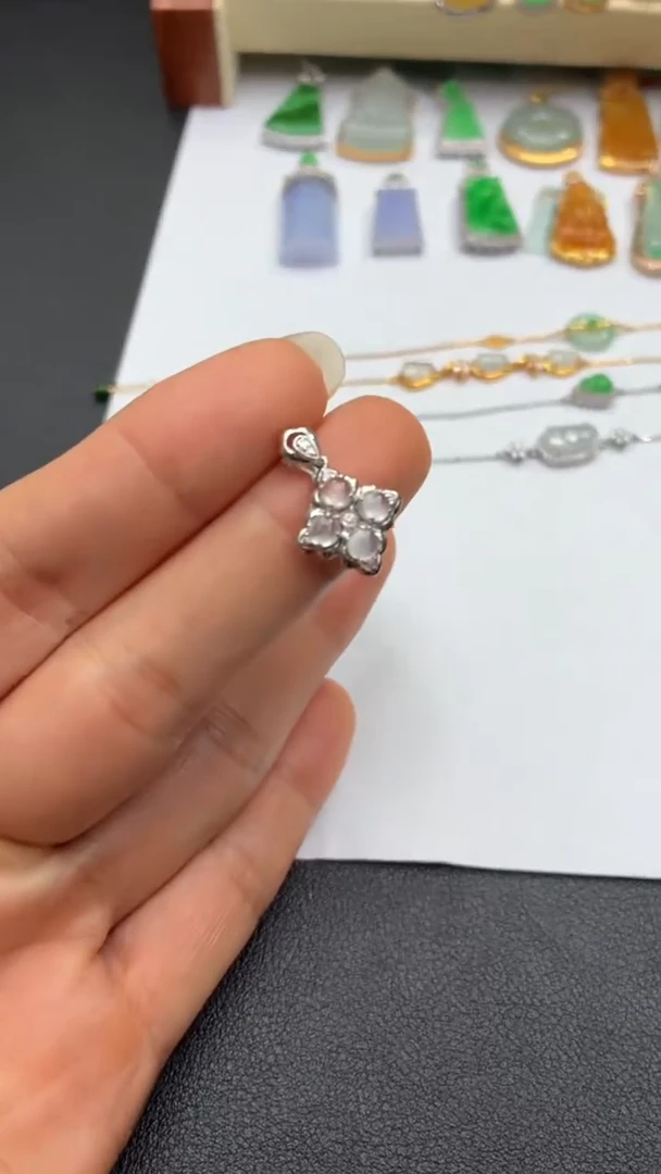 颈饰18K金镶嵌翡翠天然翡翠A货