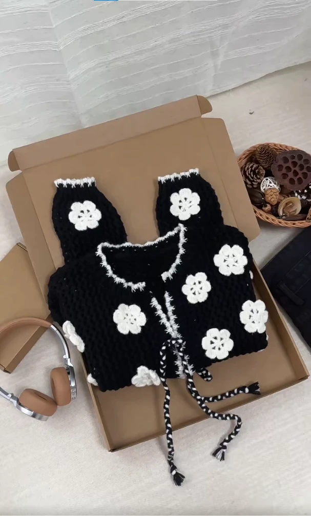 2025新款秋季法式高级感立体钩花针织开衫女系带镂空短款外套上衣