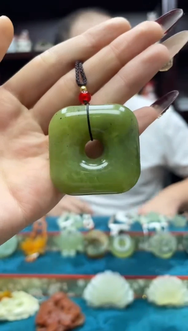 未镶嵌岫玉吊坠·