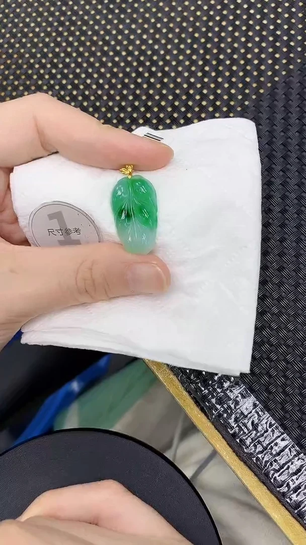 颈饰18K金镶嵌翡翠1