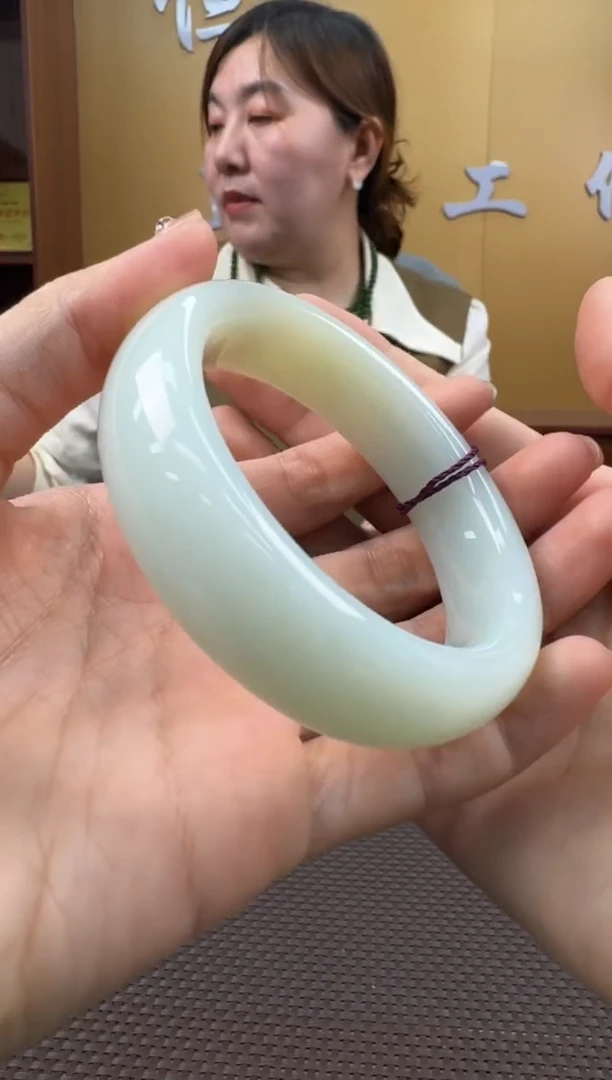 【闪购商品】和田玉手镯未镶嵌58