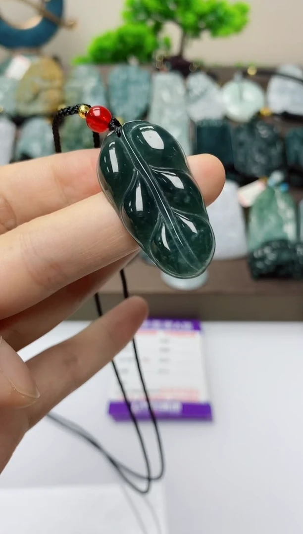 翡翠未镶嵌颈饰