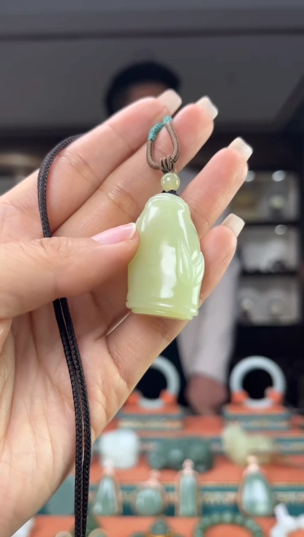 颈饰未镶嵌和田玉佩佩